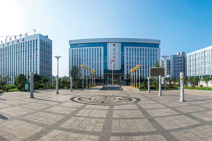 ①贵州大龙龙昱财富街建安工程一、二期②贵州大龙经济开发区市民广场公租房工程③贵州大龙经济开发区行政中心工程